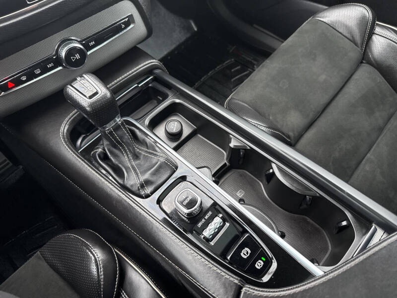 2017 Volvo XC90 T6 R-Design