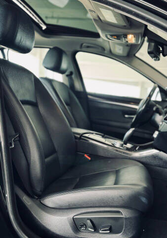 2015 BMW 5 Series 528i