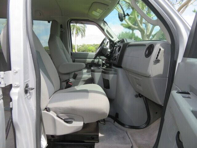 2014 Ford E-Series E-150 XLT