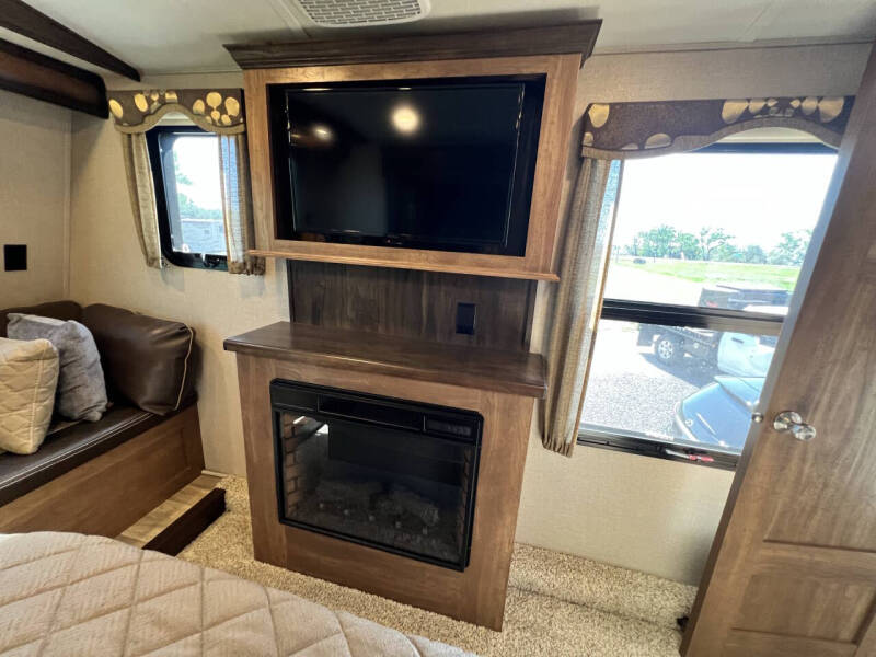2017 Keystone RV Montana 3810MS-Only 2 Owners