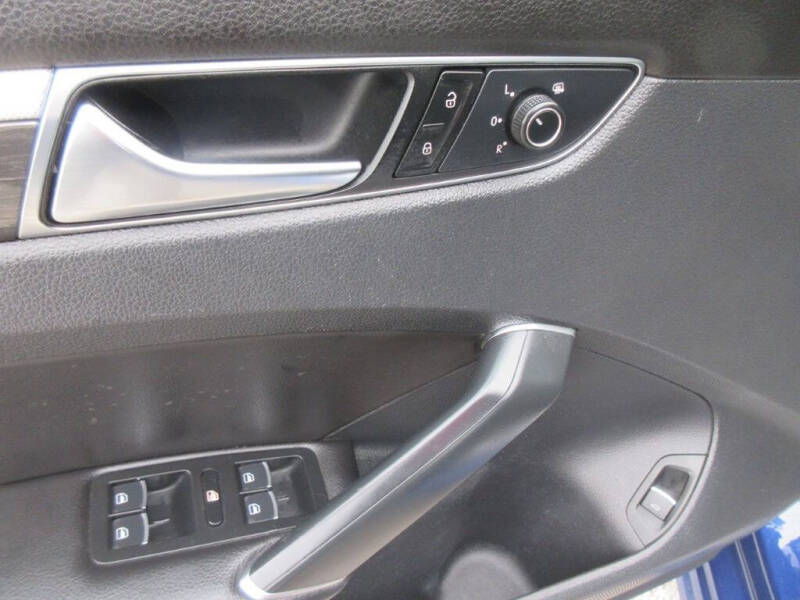 2017 Volkswagen Passat 1.8T SEL Premium