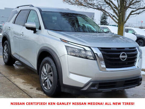 2025 Nissan Pathfinder SV