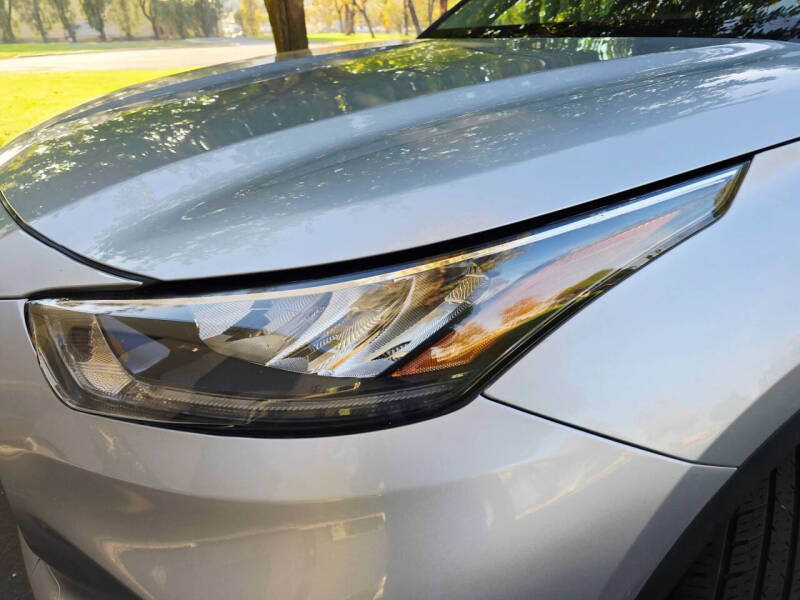 2020 Toyota Highlander LE