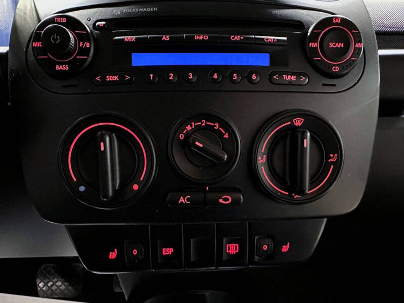 2010 Volkswagen New Beetle Base PZEV