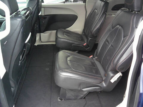 2017 Chrysler Pacifica Touring-L Plus