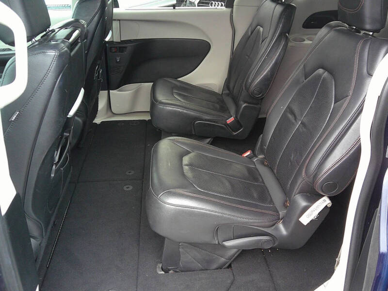 2017 Chrysler Pacifica Touring-L Plus