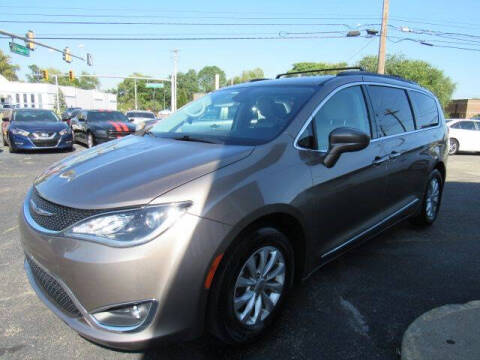 2017 Chrysler Pacifica Touring-L