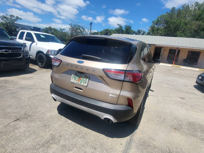 2020 Ford Escape SE