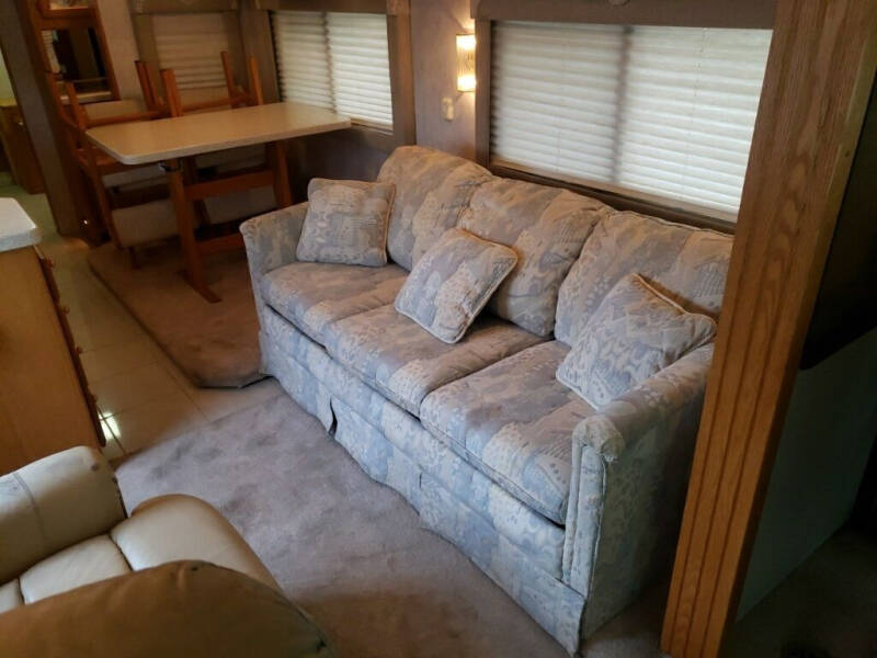 1999 Freightliner XC Chassis