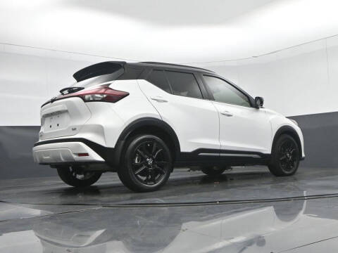 2022 Nissan Kicks SR