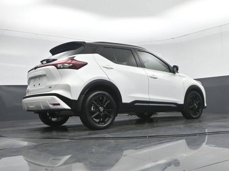 2022 Nissan Kicks SR