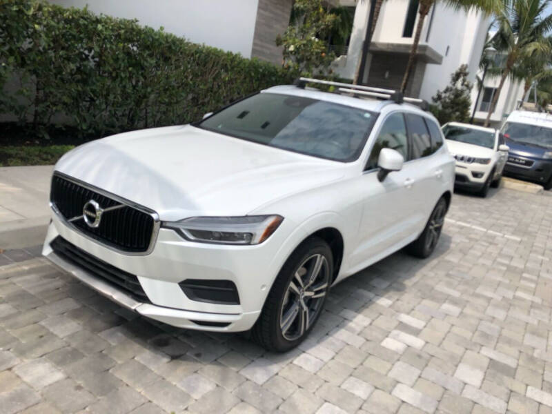 2019 Volvo XC60 Momentum's photo