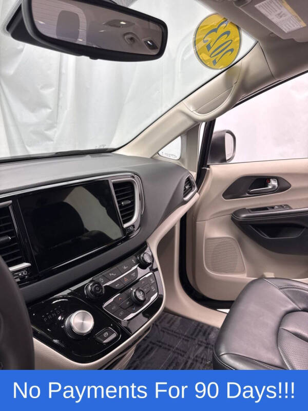 2023 Chrysler Pacifica Touring L
