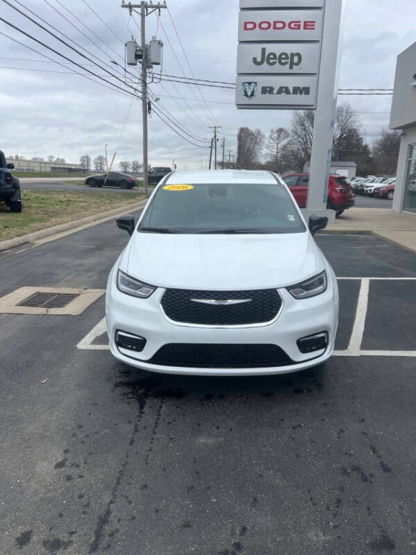 2026 Chrysler Pacifica Select