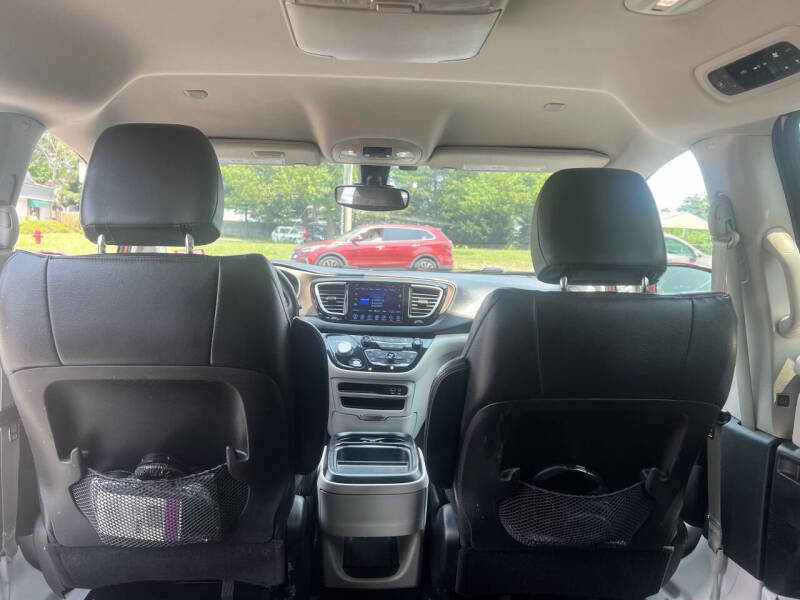 2017 Chrysler Pacifica Touring-L