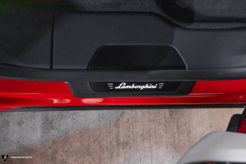 2025 Lamborghini Urus SE