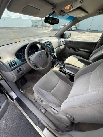 2004 Toyota Sienna LE 7 Passenger