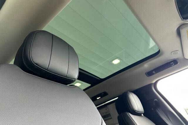 2025 Land Rover Range Rover P530 SE LWB