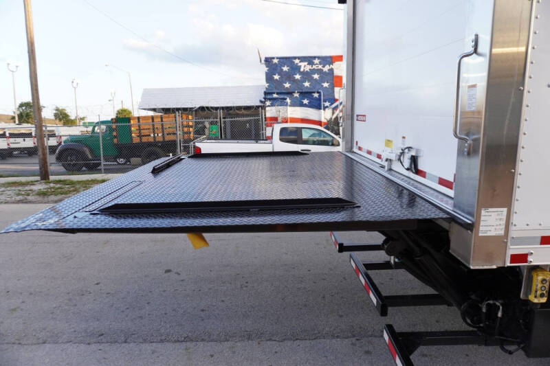 2018 Freightliner M2 106