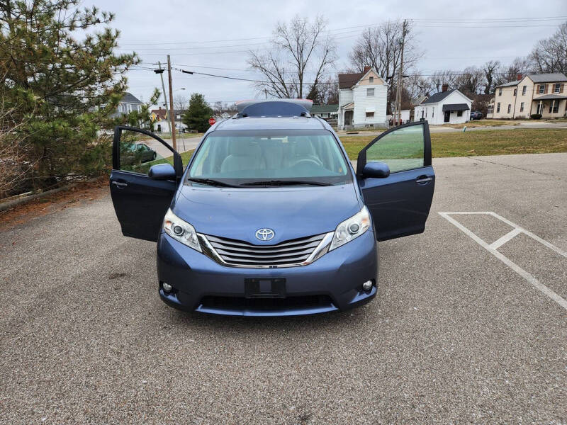 2013 Toyota Sienna XLE 8-Passenger