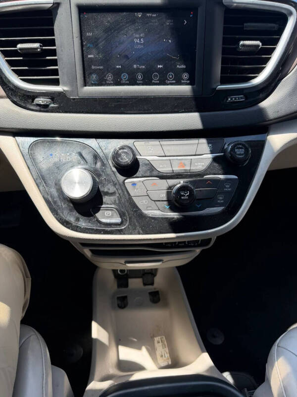 2021 Chrysler Voyager LXi