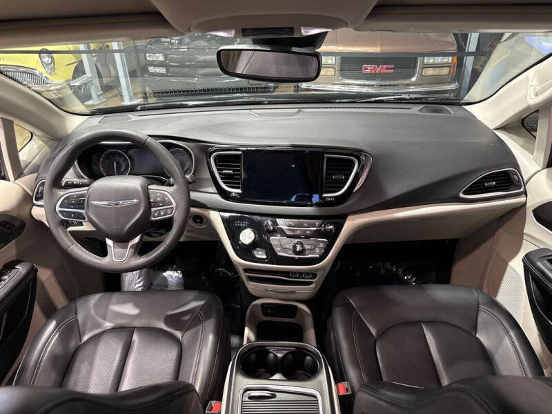 2023 Chrysler Pacifica Touring L