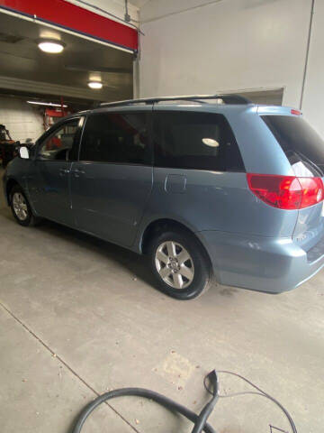 2006 Toyota Sienna for sale at Auto Outlet in Billings MT
