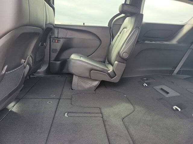2026 Chrysler Voyager LX