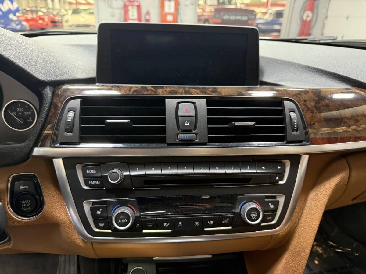 2014 BMW 3 Series 29