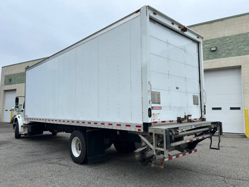 2018 Freightliner M2 106