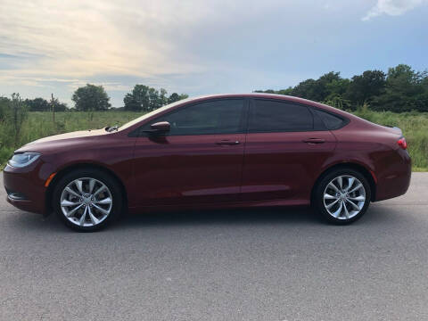 2015 Chrysler 200 for sale at Hitt & Mis Auto in Cape Girardeau MO