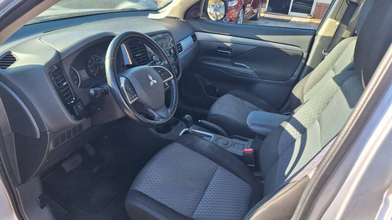 2015 Mitsubishi Outlander ES