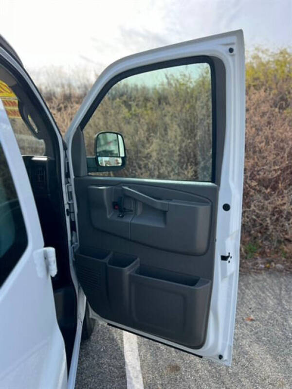 2023 GMC Savana 2500