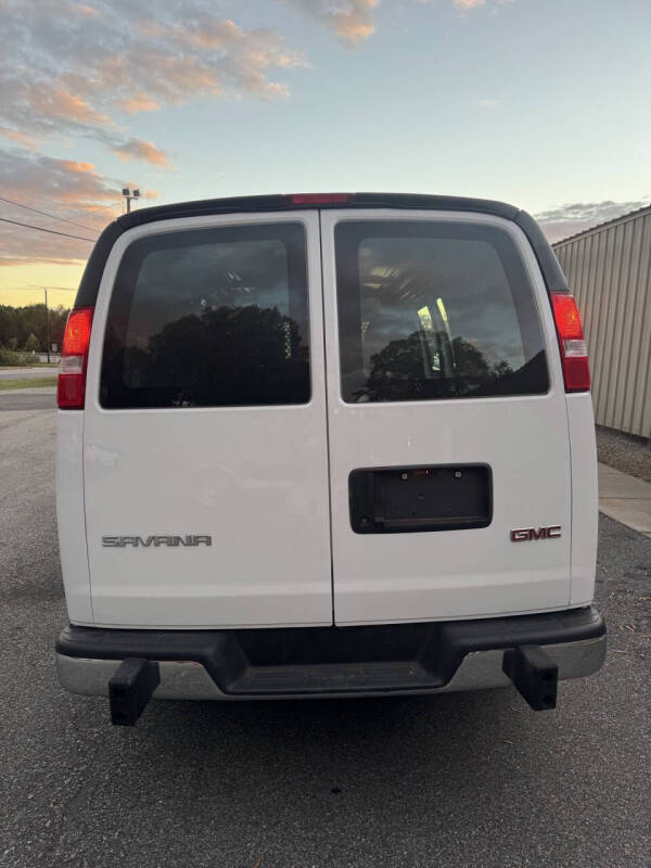 2024 GMC Savana 2500