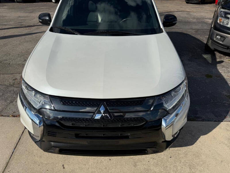 2020 Mitsubishi Outlander LE