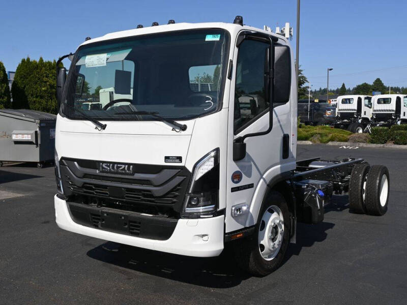 2025 Isuzu NPR