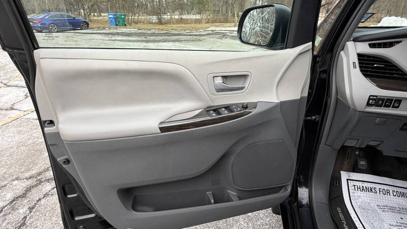 2017 Toyota Sienna XLE 8-Passenger