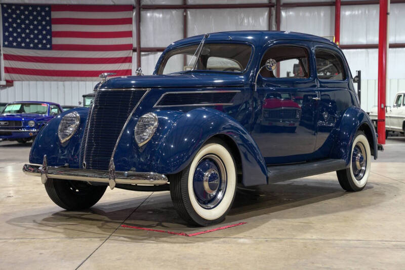 1937 Ford Deluxe