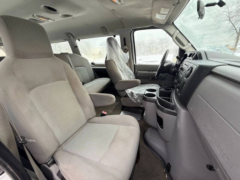 2013 Ford E-Series E-350 SD XLT