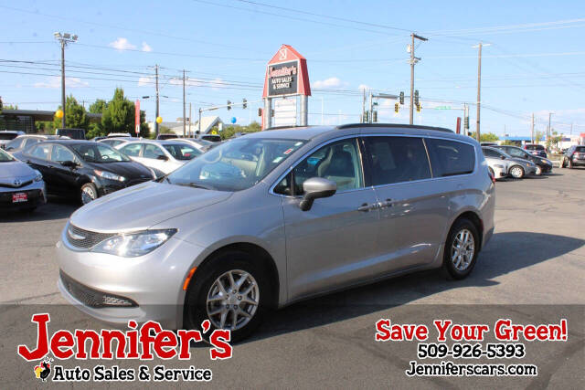 2021 Chrysler Voyager's photo