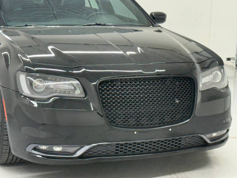 2016 Chrysler 300