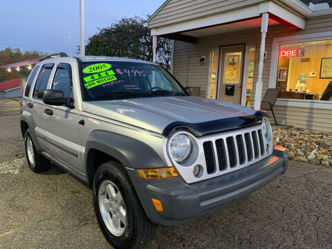 2005 Jeep Liberty for sale at G & G Auto Sales in Steubenville OH