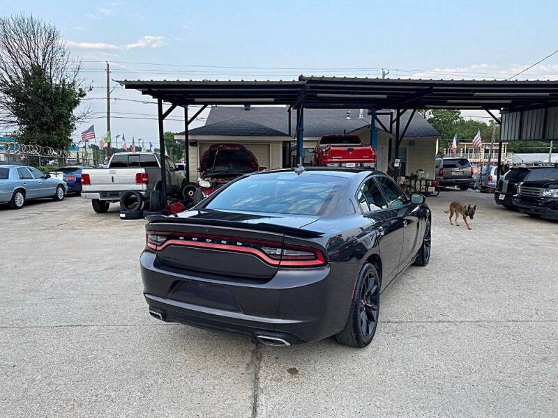 2017 Dodge Charger SXT
