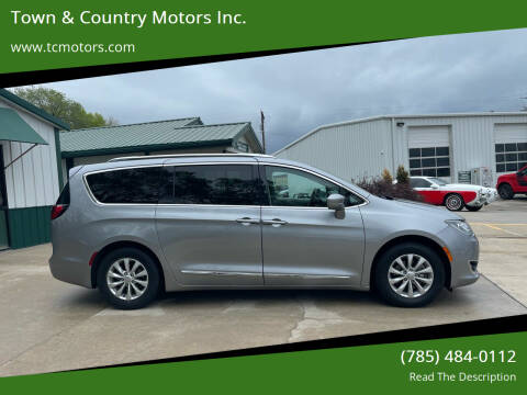 2019 Chrysler Pacifica for sale at Town & Country Motors Inc. in Meriden KS