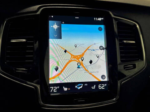 2022 Volvo XC90 T6 Momentum 6-Passenger