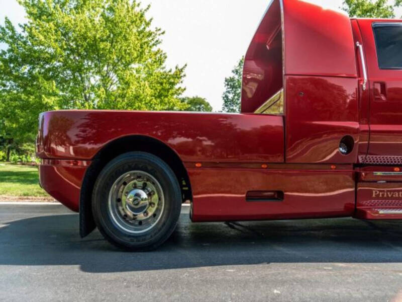 2002 Ford F-650's photo