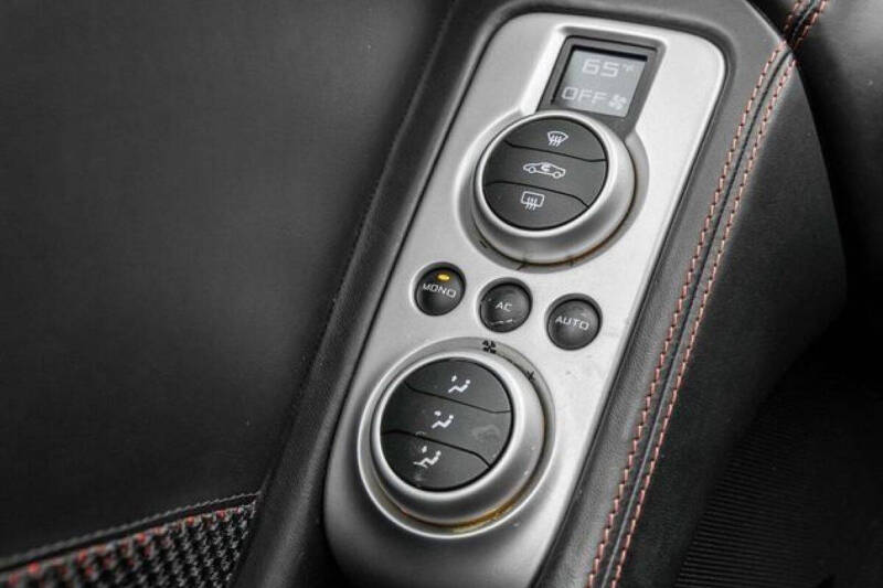 2013 McLaren MP4-12C