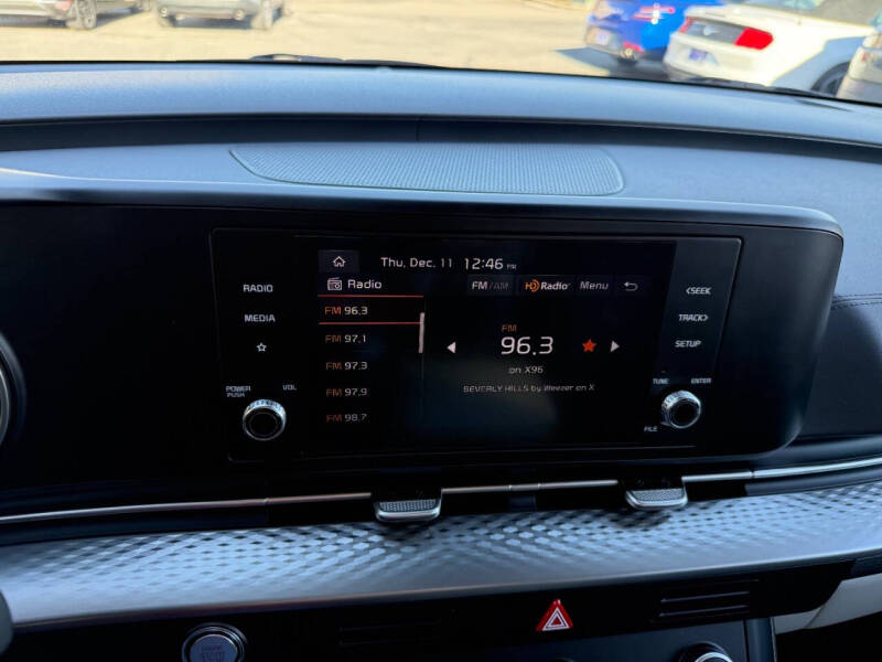 2024 Kia Carnival LX