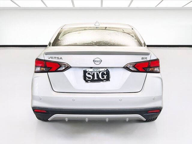 2022 Nissan Versa SR