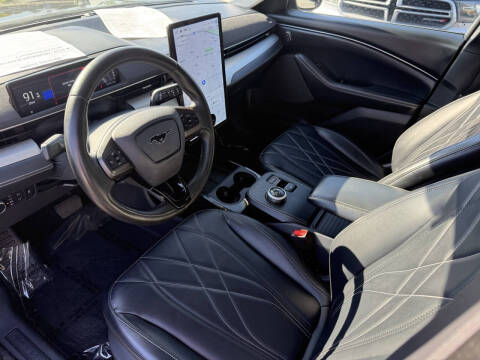2022 Ford Mustang Mach-E Select